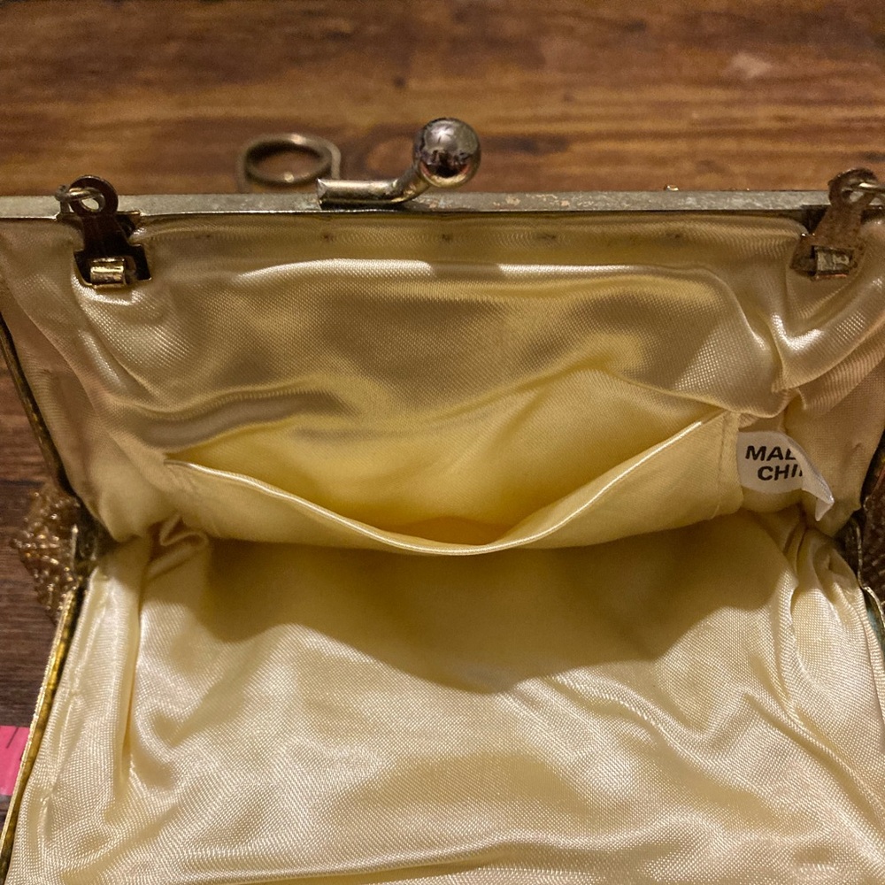 Vintage gold beaded scallop shell shape evening purse - Picture 7 of 10